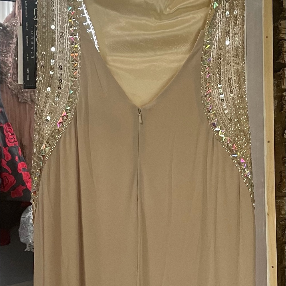 Dresses - Picture 3 of 4